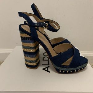 LIKE NEW ALDO HUGS BLOCK HEELED BLUE STUDDED SHOES ~ SIZE 7.5